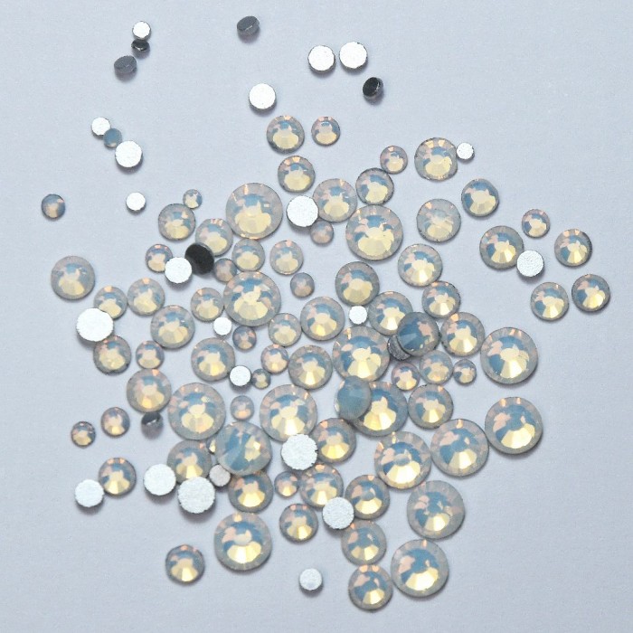 Opal White Diamonds Mix Size 100pcs